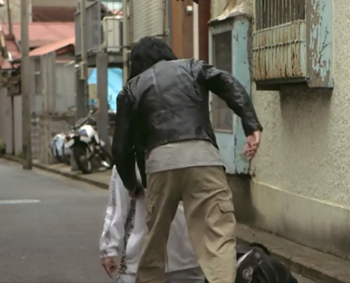 まほろ駅前番外地 松田龍平 カーゴパンツ チノパン 映画ドラマの衣装 服ファッション情報